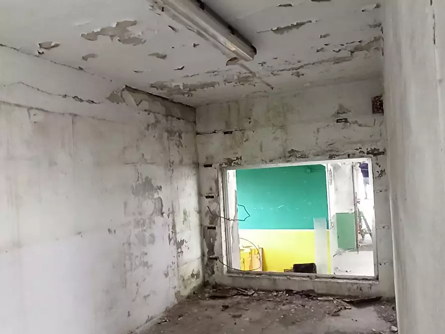 Immagine 7 di Attività artigianale in affitto  a Capannori