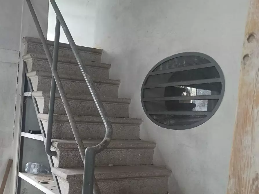 Immagine 6 di Attività artigianale in affitto  a Capannori