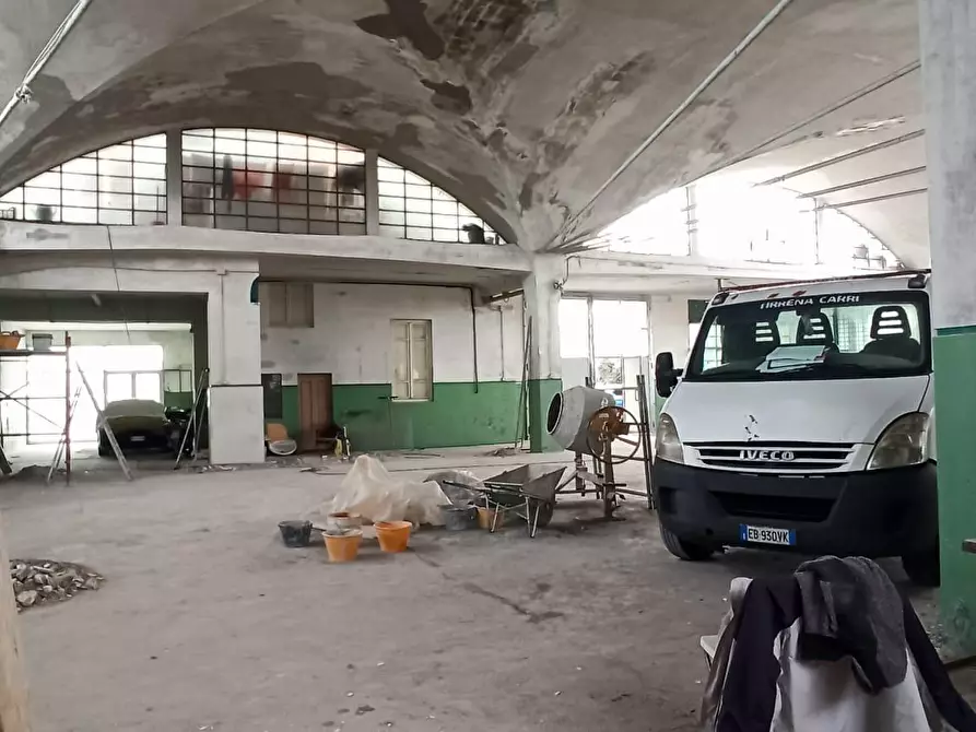 Immagine 4 di Attività artigianale in affitto  a Capannori