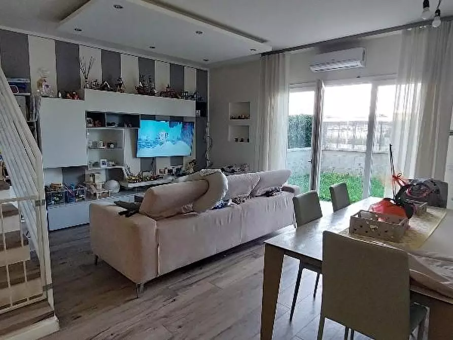 Immagine 1 di Villetta a schiera in vendita  a Pistoia