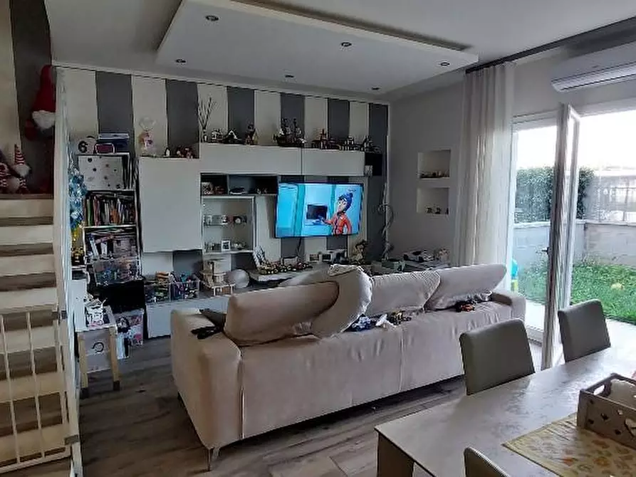 Immagine 2 di Villetta a schiera in vendita  a Pistoia