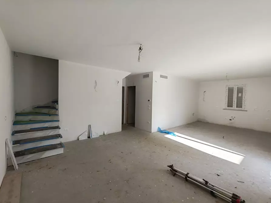 Immagine 2 di Casa bifamiliare in vendita  a Massa