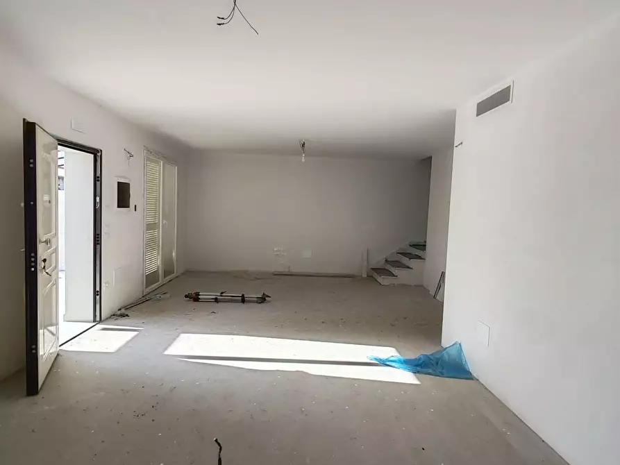 Immagine 3 di Casa bifamiliare in vendita  a Massa