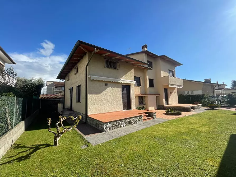 Immagine 7 di Casa bifamiliare in vendita  a Pietrasanta