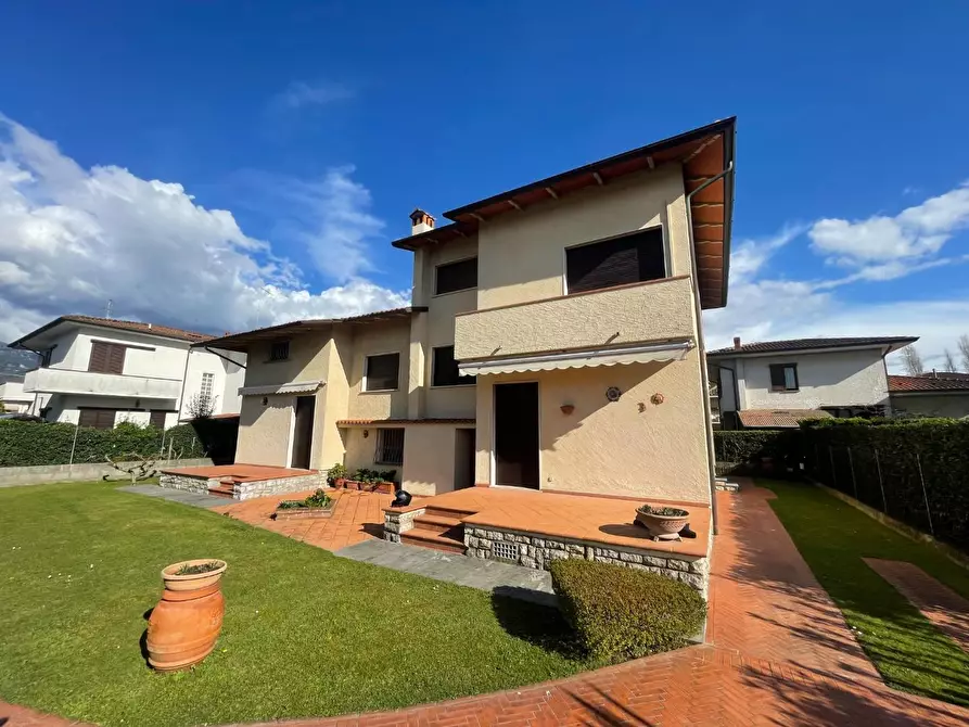 Immagine 2 di Casa bifamiliare in vendita  a Pietrasanta