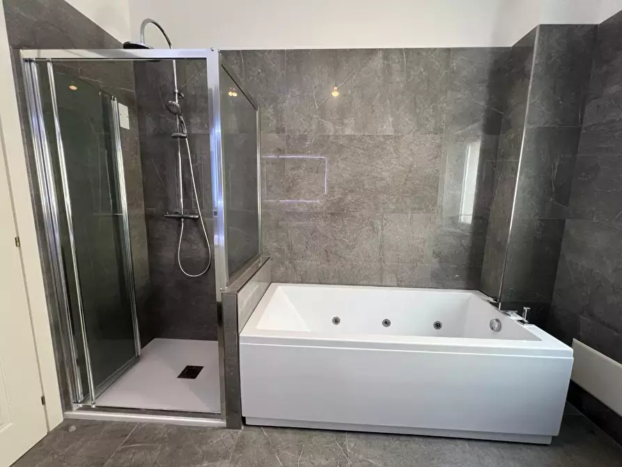 Immagine 24 di Appartamento in vendita  a Lecce