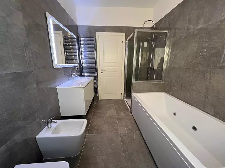 Immagine 23 di Appartamento in vendita  a Lecce