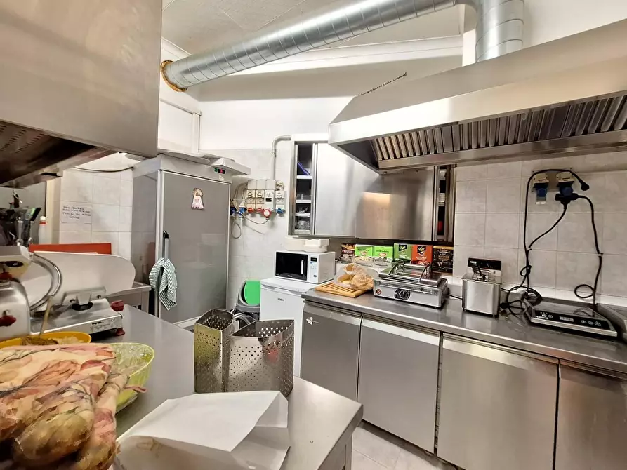 Immagine 23 di Locale commerciale in vendita  a Gavorrano