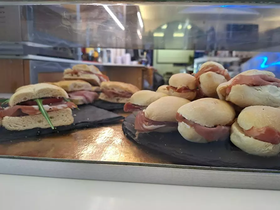 Immagine 9 di Locale commerciale in vendita  a Gavorrano