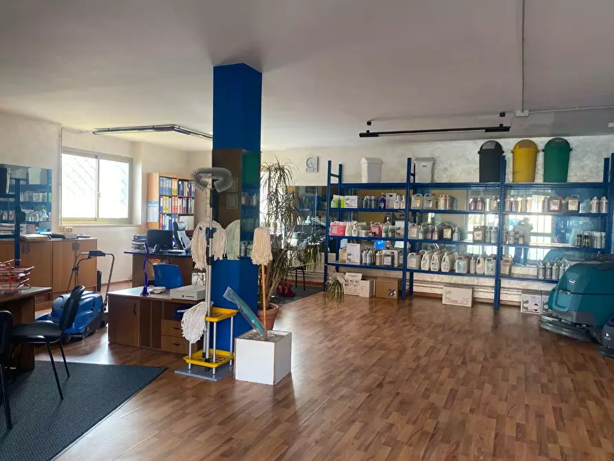 Immagine 1 di Attività commerciale in vendita  a Barge