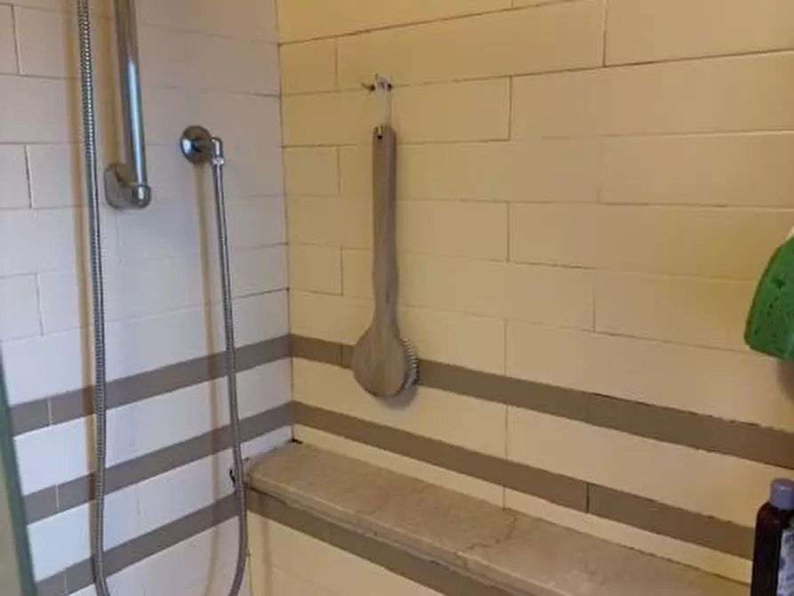 Immagine 14 di Appartamento in vendita  a Carrara