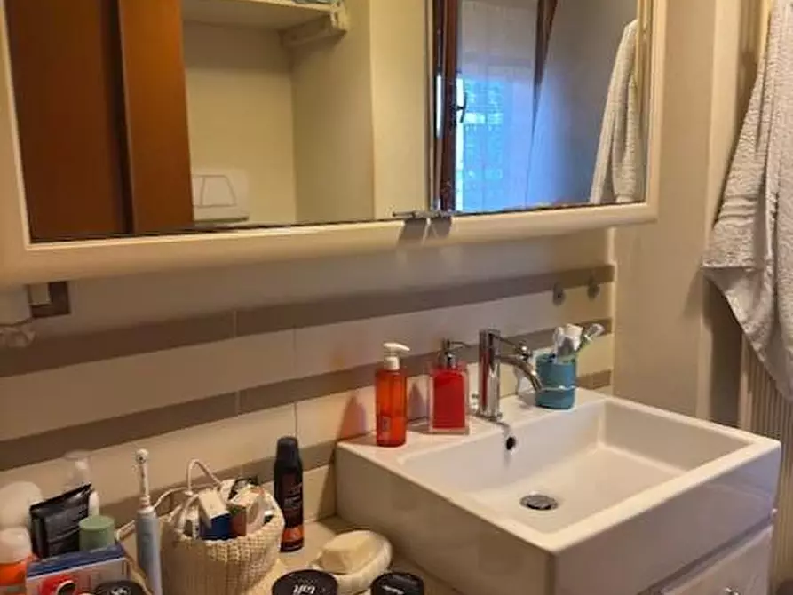 Immagine 11 di Appartamento in vendita  a Carrara