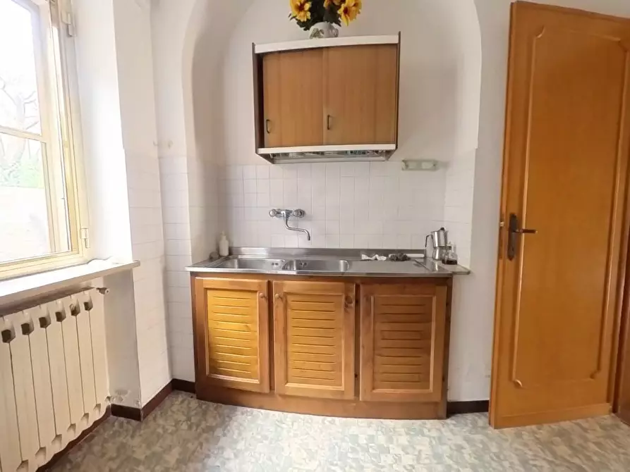 Immagine 10 di Casa semindipendente in vendita  a Lucca