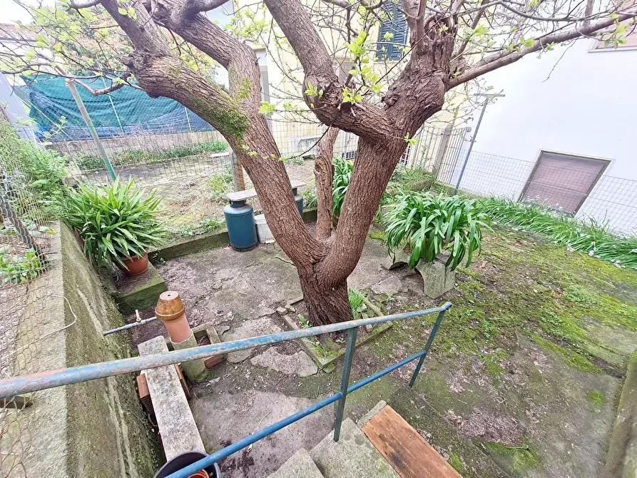 Immagine 56 di Casa semindipendente in vendita  a Lucca