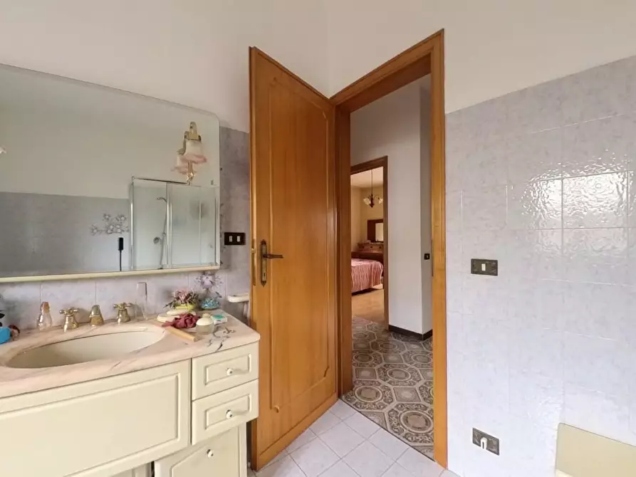 Immagine 26 di Casa semindipendente in vendita  a Lucca