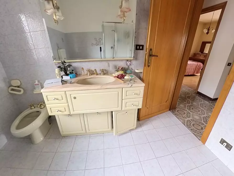 Immagine 29 di Casa semindipendente in vendita  a Lucca