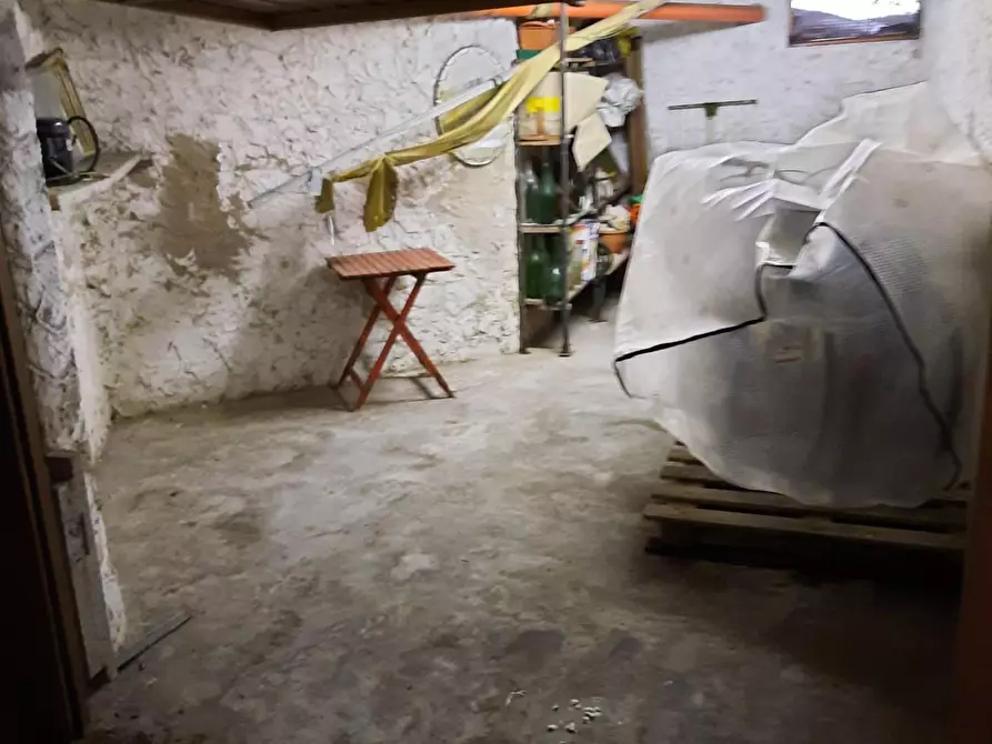 Immagine 1 di Garage in vendita  a Massa