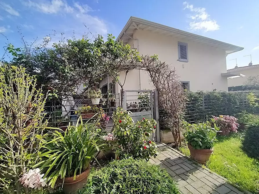 Immagine 4 di Villetta a schiera in vendita  a Massa