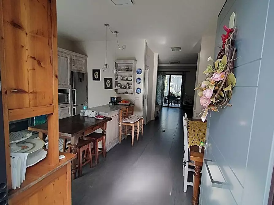 Immagine 10 di Villetta a schiera in vendita  a Massa