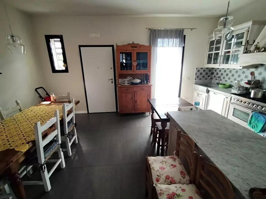 Immagine 9 di Villetta a schiera in vendita  a Massa