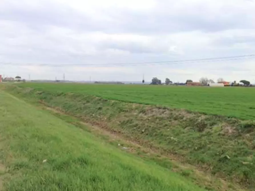 Immagine 1 di Terreno residenziale in vendita  a Cascina