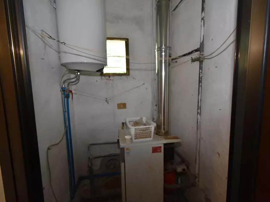 Immagine 43 di Casa colonica in vendita  a San Giuliano Terme