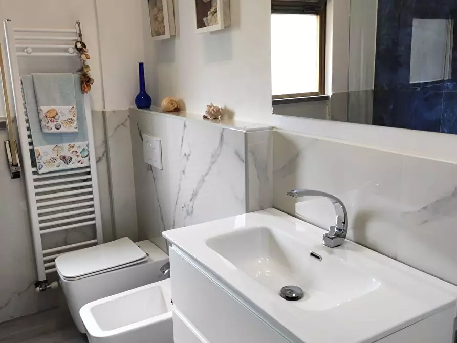 Immagine 17 di Appartamento in vendita  a Viareggio