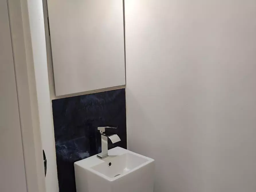 Immagine 18 di Appartamento in vendita  a Viareggio