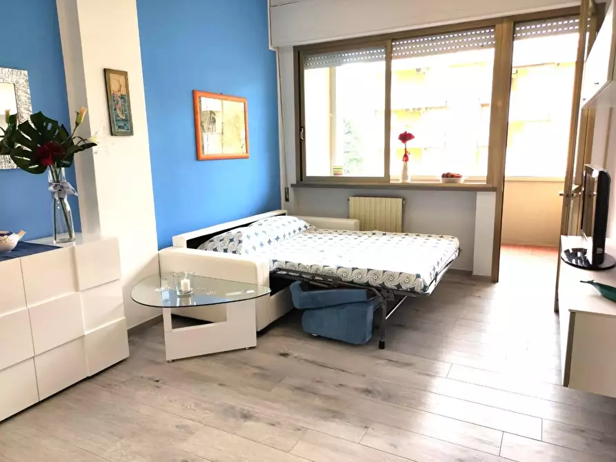 Immagine 2 di Appartamento in vendita  a Viareggio