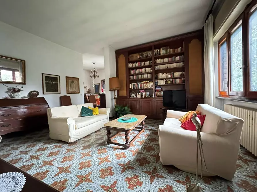 Immagine 34 di Villa in vendita  a Viareggio