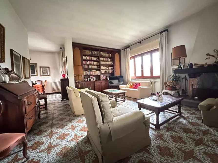 Immagine 33 di Villa in vendita  a Viareggio