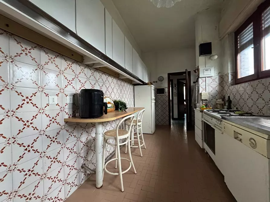 Immagine 10 di Villa in vendita  a Viareggio