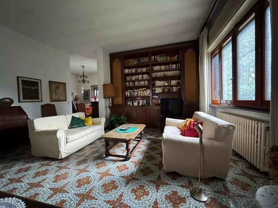 Immagine 37 di Villa in vendita  a Viareggio