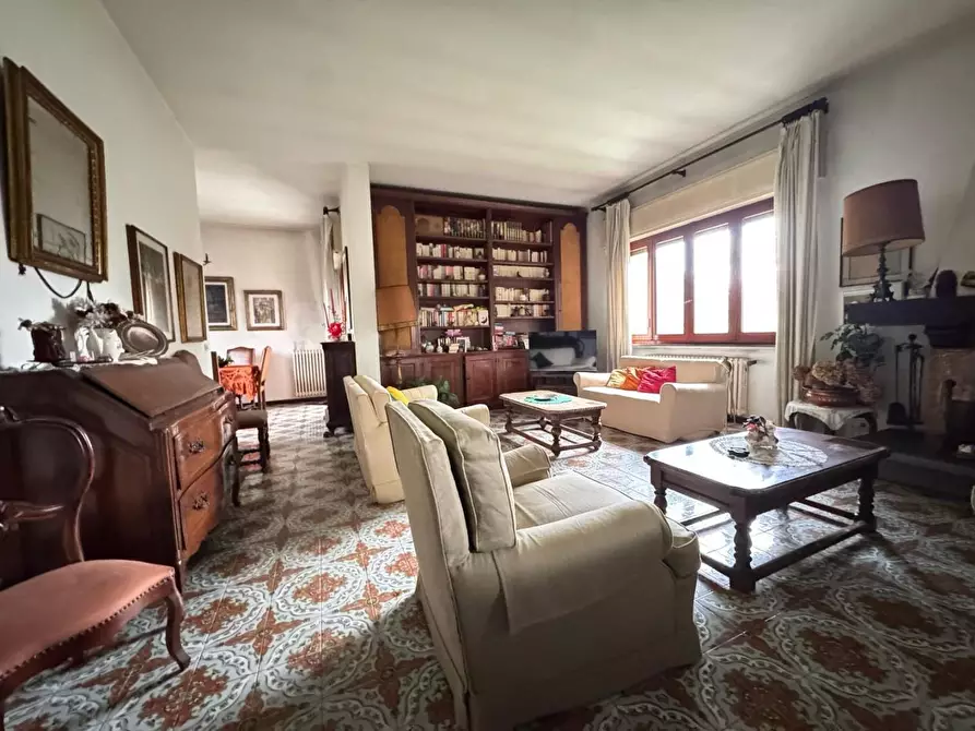 Immagine 4 di Villa in vendita  a Viareggio