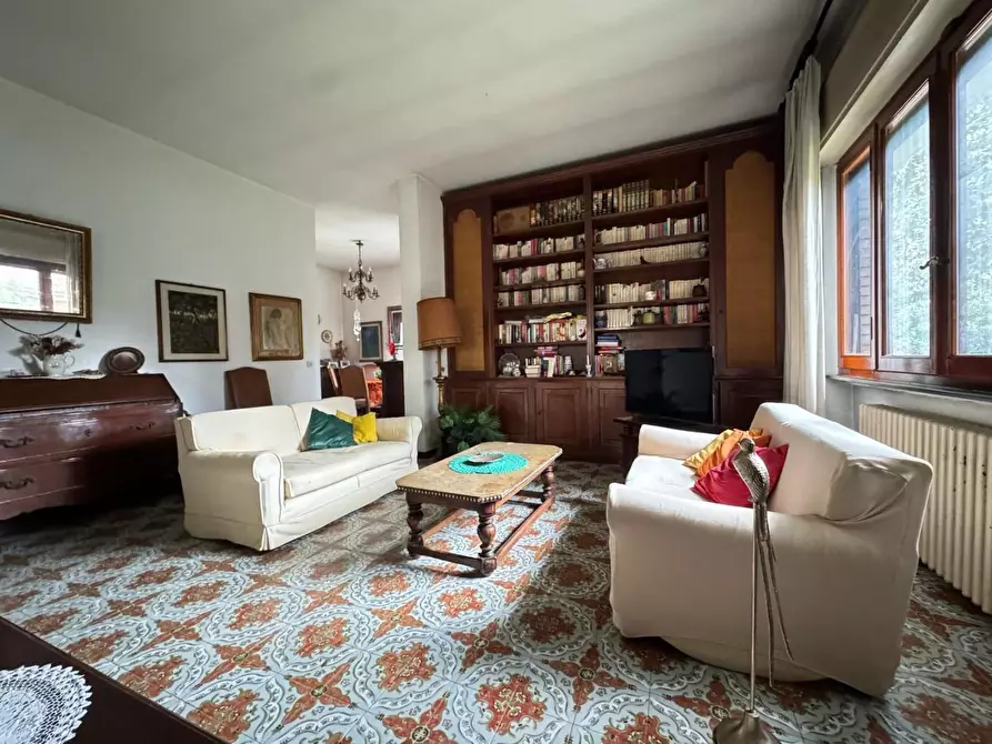 Immagine 36 di Villa in vendita  a Viareggio