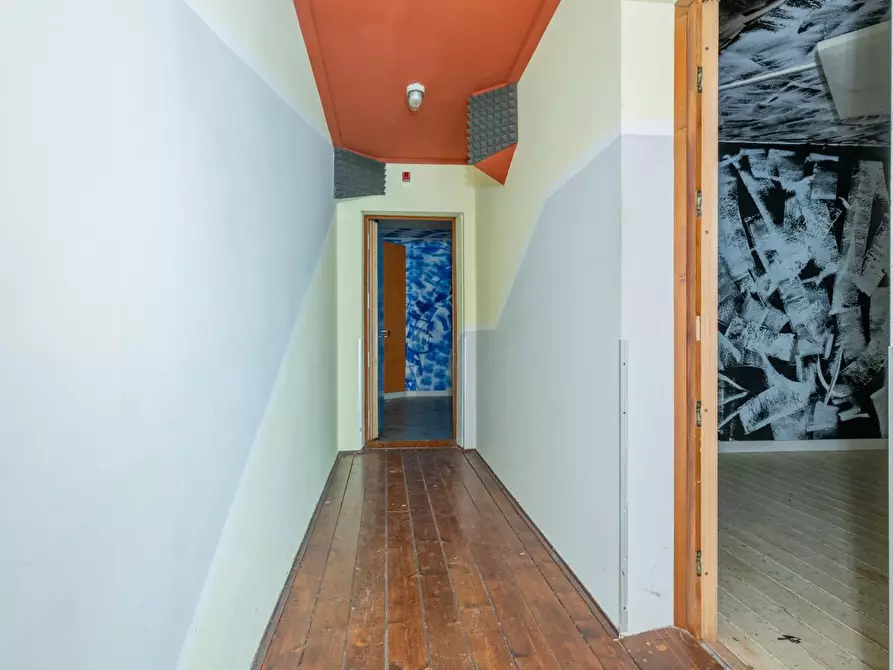 Immagine 59 di Attività artigianale in affitto  a Bientina