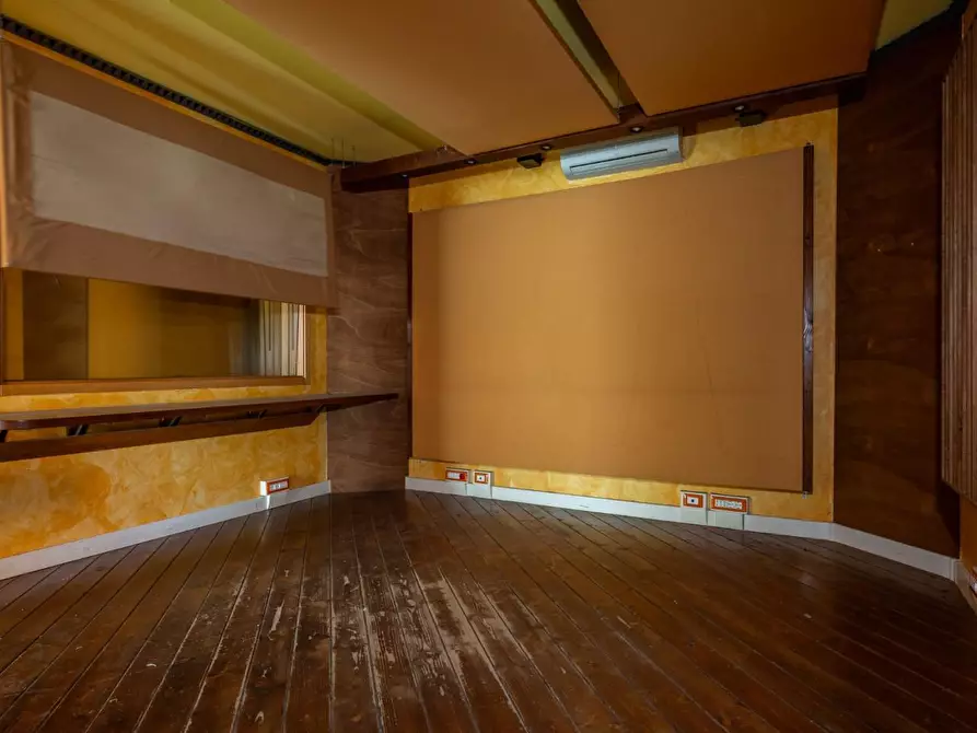 Immagine 62 di Attività artigianale in affitto  a Bientina