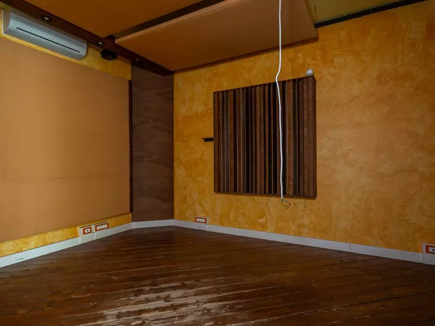 Immagine 63 di Attività artigianale in affitto  a Bientina