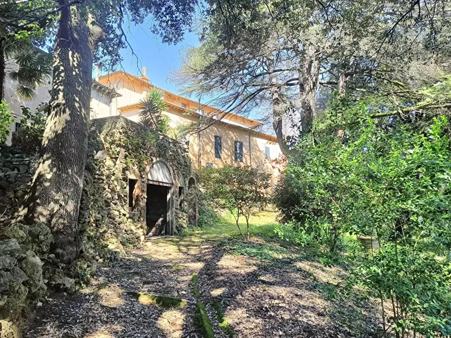 Immagine 16 di Villa in vendita  a Pisa