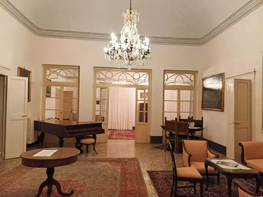 Immagine 11 di Villa in vendita  a Pisa