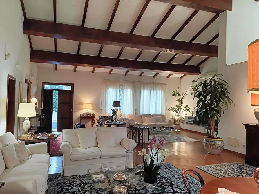 Immagine 5 di Villa in vendita  a Pisa