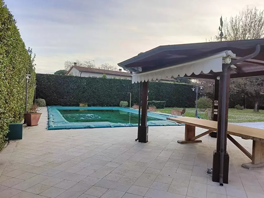 Immagine 18 di Villa in vendita  a Pisa