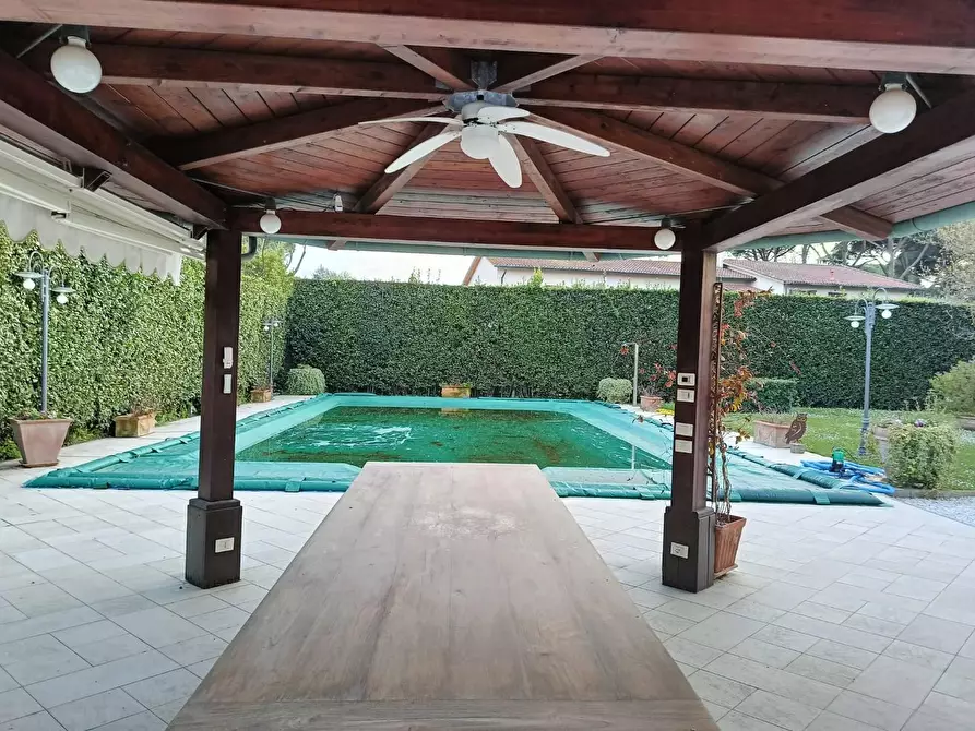 Immagine 16 di Villa in vendita  a Pisa