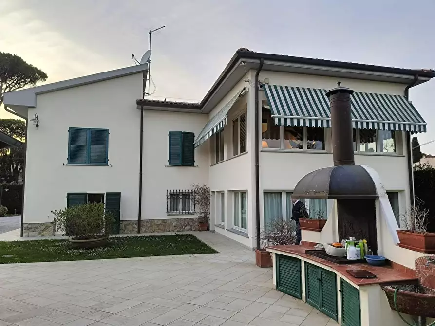 Immagine 17 di Villa in vendita  a Pisa