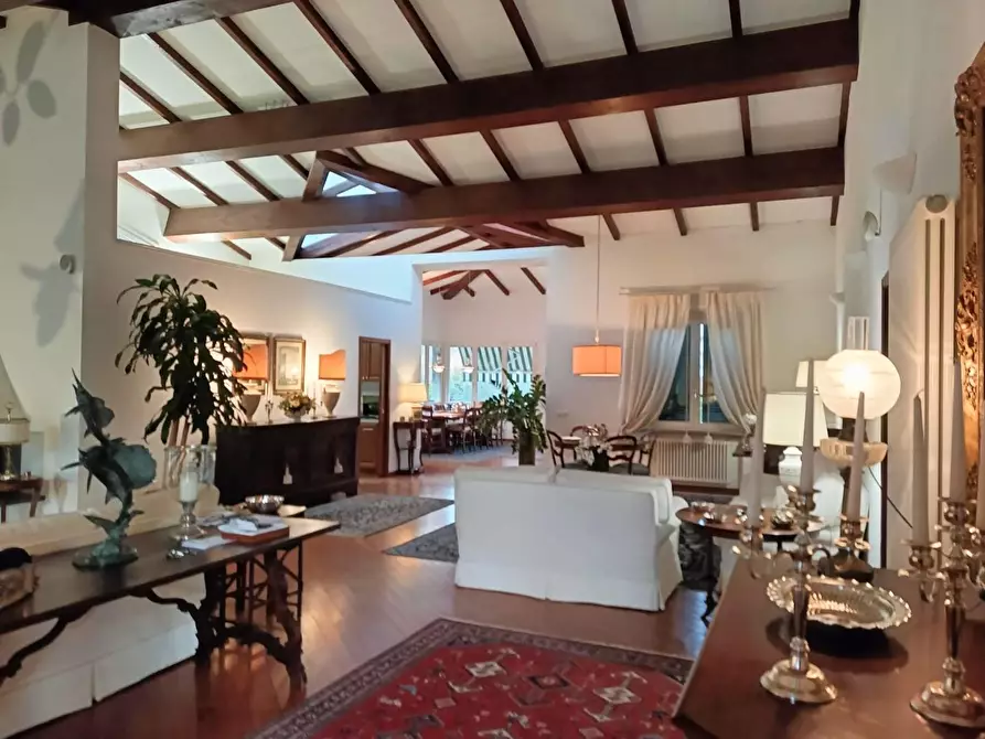 Immagine 6 di Villa in vendita  a Pisa