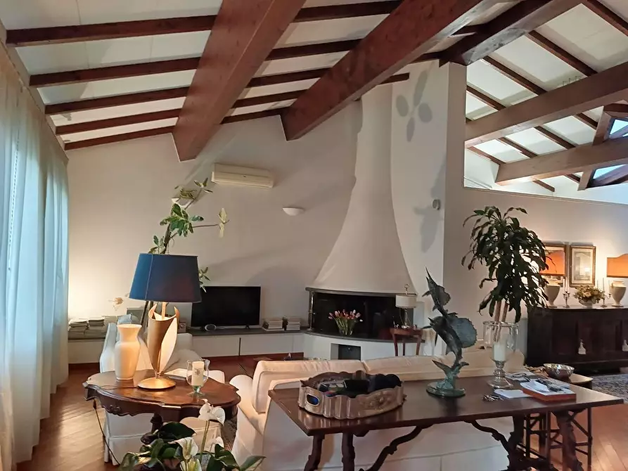 Immagine 7 di Villa in vendita  a Pisa