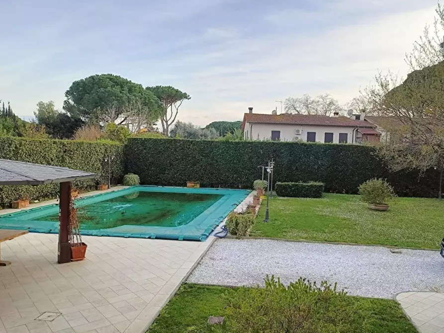 Immagine 20 di Villa in vendita  a Pisa