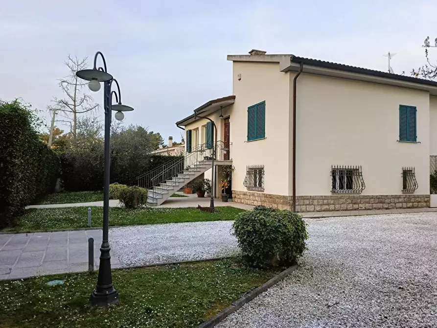 Immagine 15 di Villa in vendita  a Pisa