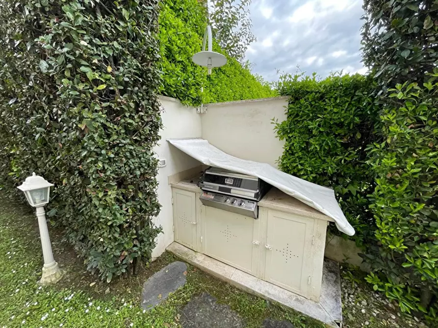 Immagine 8 di Casa bifamiliare in vendita  a Montignoso