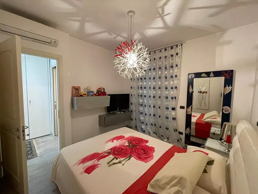 Immagine 41 di Casa bifamiliare in vendita  a Montignoso